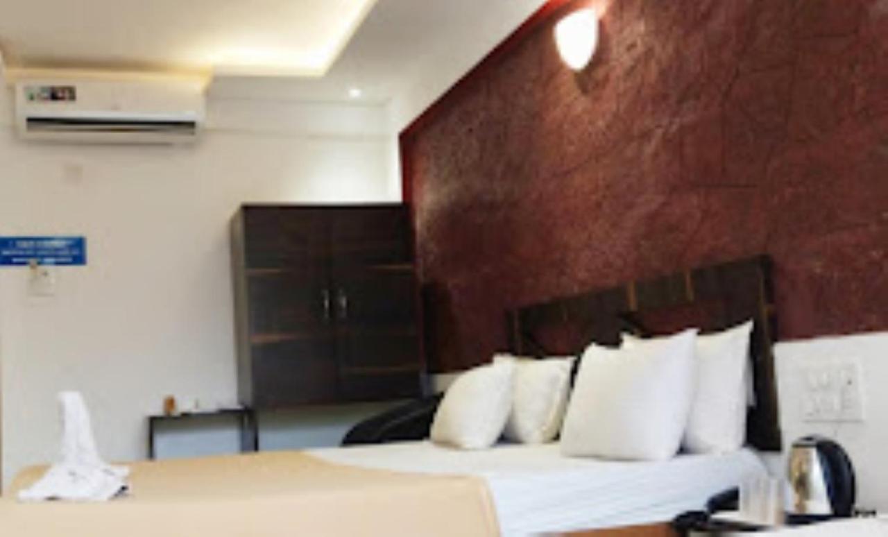 Blue Sea Beach Resort Mālvan Extérieur photo